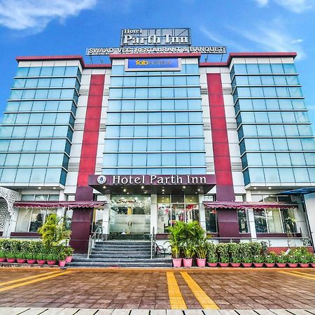 Hotel Parth Inn Газиабад Экстерьер фото
