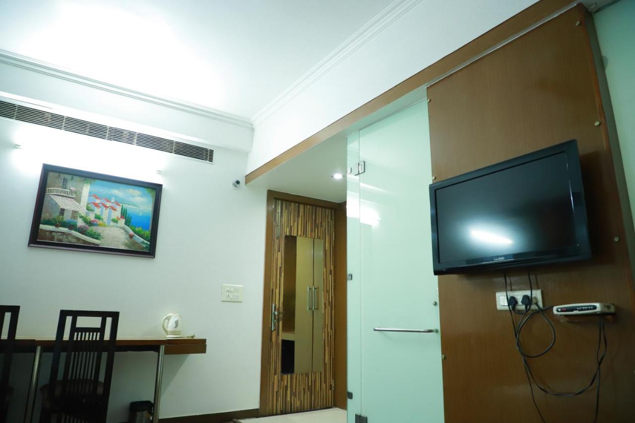 Hotel Parth Inn Газиабад Экстерьер фото
