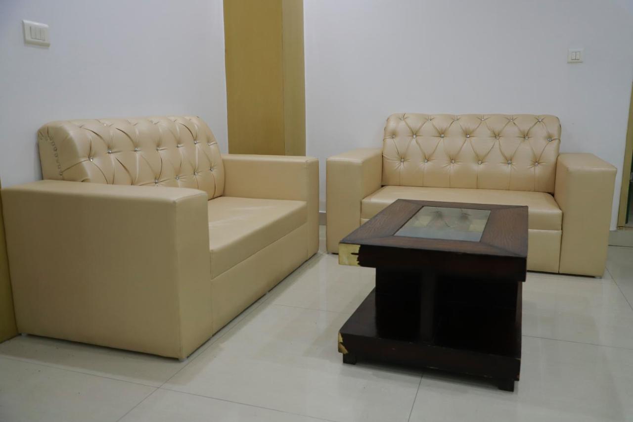 Hotel Parth Inn Газиабад Экстерьер фото