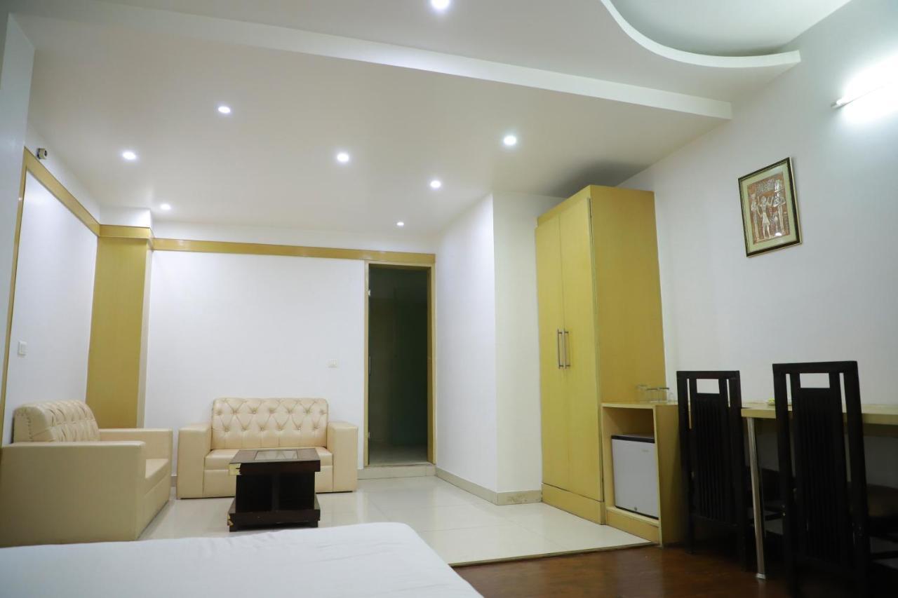 Hotel Parth Inn Газиабад Экстерьер фото
