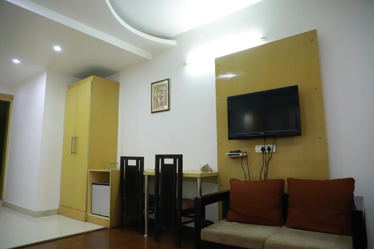Hotel Parth Inn Газиабад Экстерьер фото