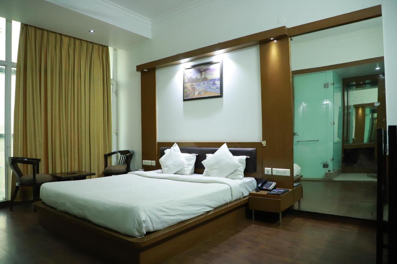 Hotel Parth Inn Газиабад Экстерьер фото