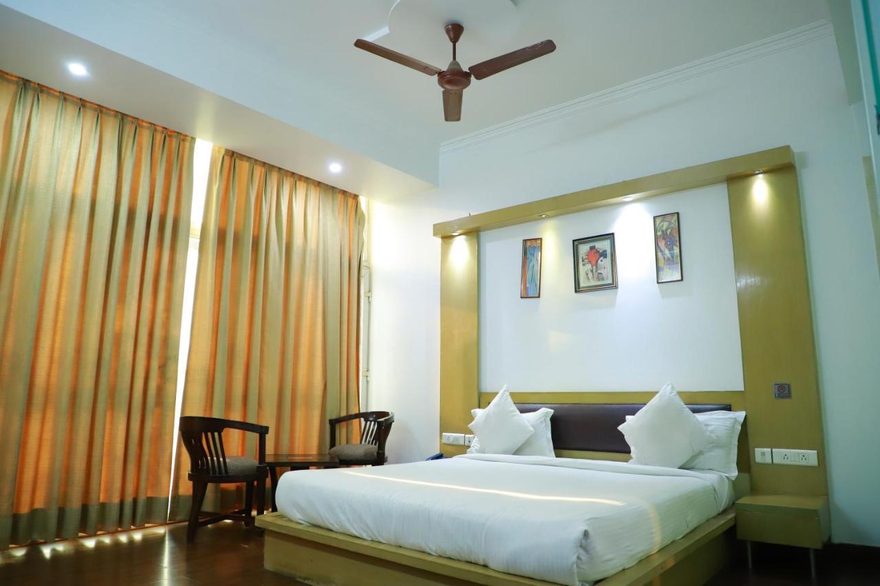 Hotel Parth Inn Газиабад Экстерьер фото