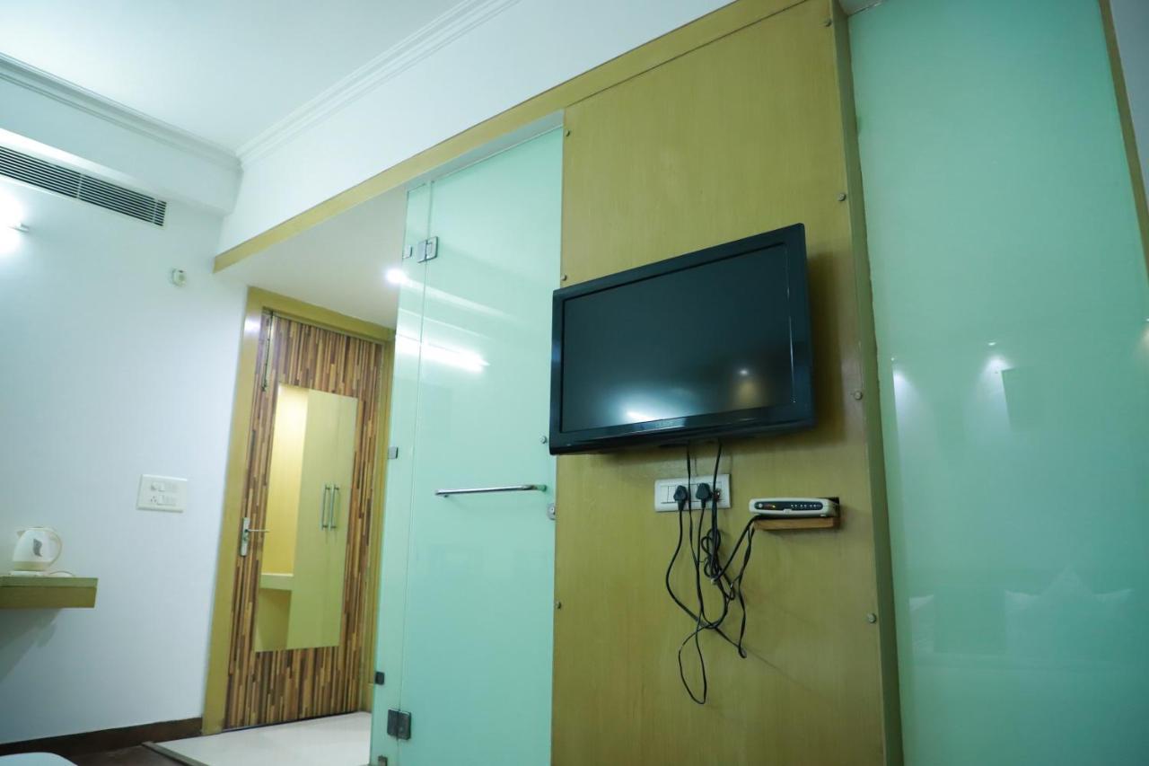 Hotel Parth Inn Газиабад Экстерьер фото