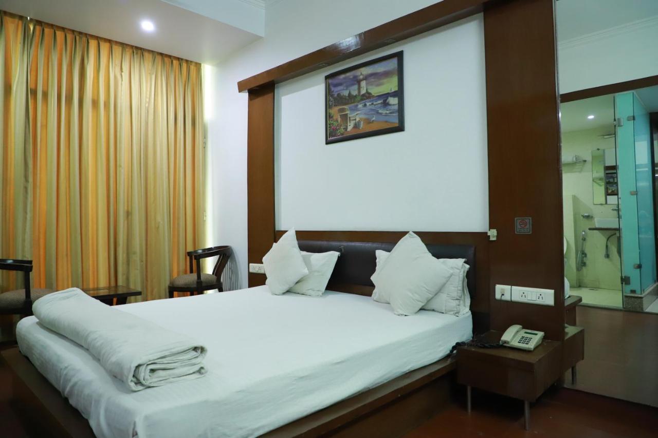 Hotel Parth Inn Газиабад Экстерьер фото
