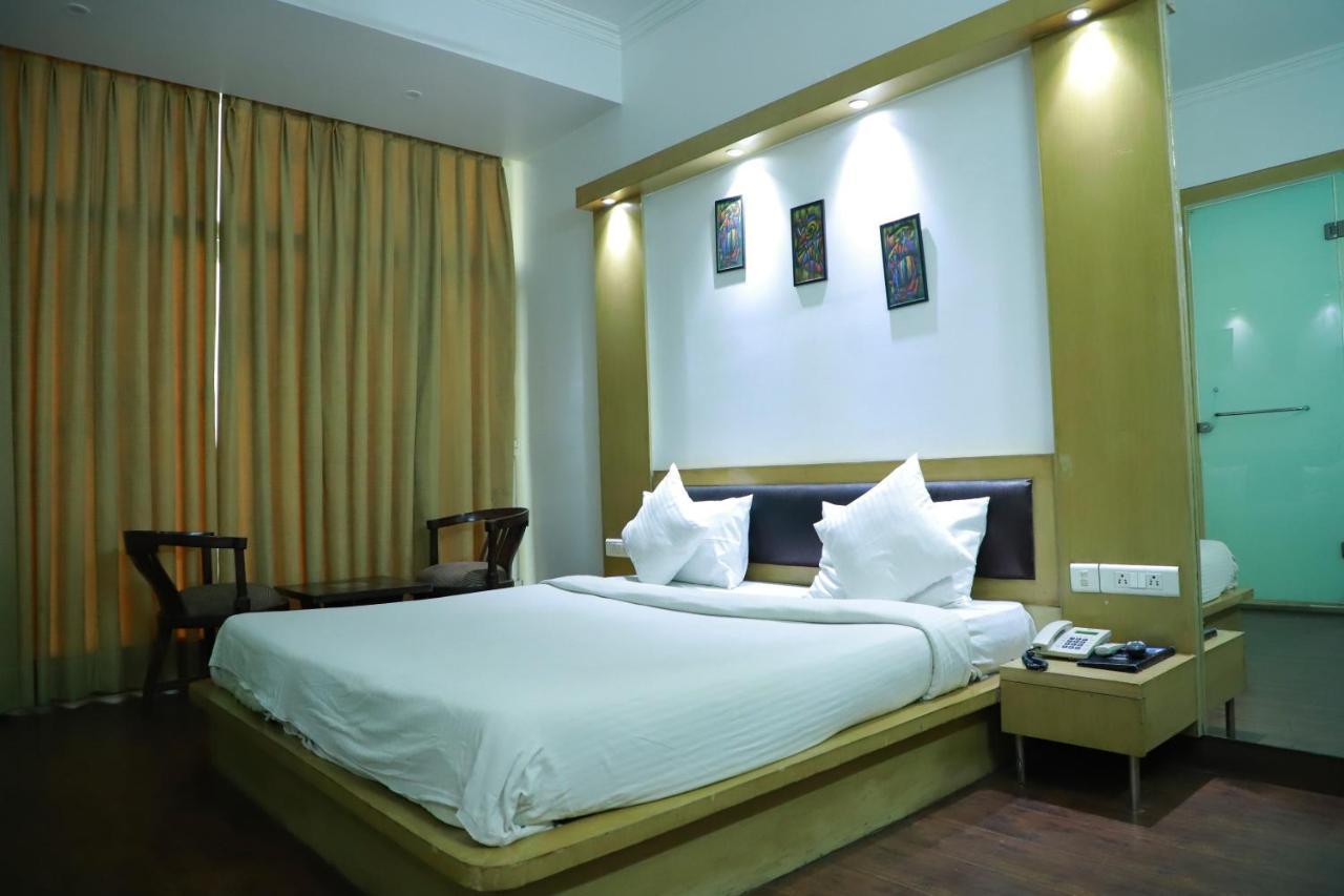 Hotel Parth Inn Газиабад Экстерьер фото