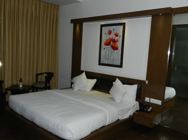 Hotel Parth Inn Газиабад Экстерьер фото