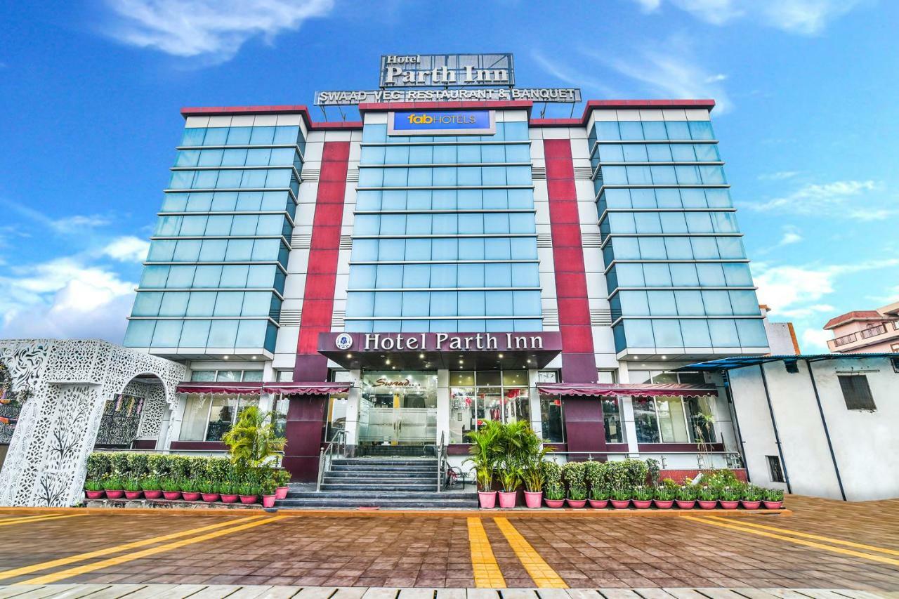 Hotel Parth Inn Газиабад Экстерьер фото