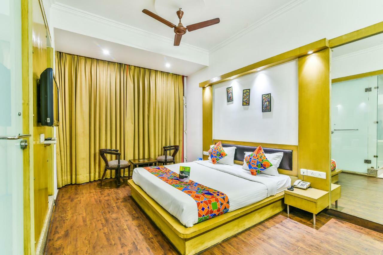Hotel Parth Inn Газиабад Экстерьер фото
