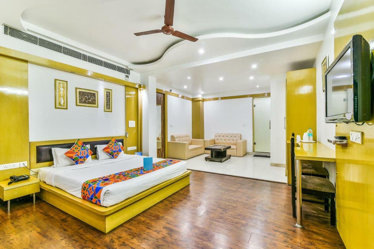 Hotel Parth Inn Газиабад Экстерьер фото